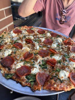 Pizza Florentine with spinach