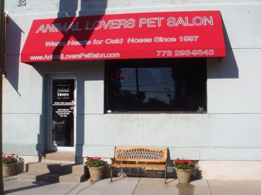 Over 20 years experience in the art of pet grooming.