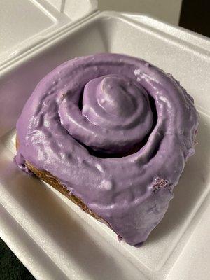 ube cinnamon roll