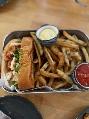 Warm Lobster roll (Connecticut style with butter) and fries