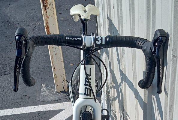 beautiful handlebar tape wrap by Leo