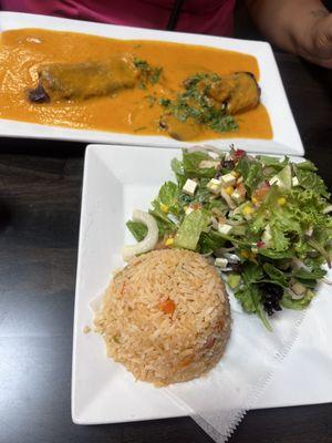 Stuffed peppers with rice and salad