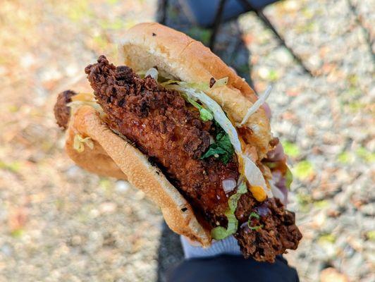 Fried Chicken Sandwich with Sriracha Mayo, Mambo Sauce, and all toppings | Instagram: @telephonesmoothie