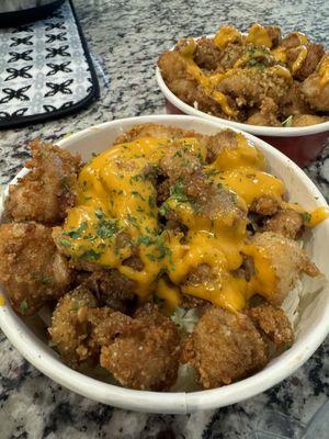 Fried chicken with cheese sauce