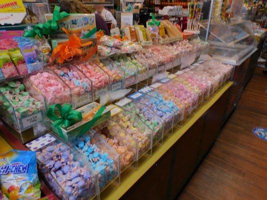 It was amazing the many things that I had seen the many types of candy and the many types of taffy .