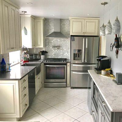 Our clients Rosalie & Phil sent me a picture of their new kitchen and they are absolutely in love with it!