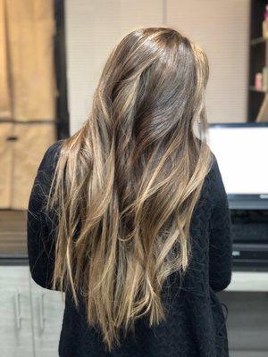 balayage with color melt!   at Om salon dine bye, Victor,  see more of my work at Instagram.   victory.romero,  bye appointment only