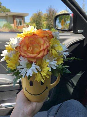 Happy face mug flowers