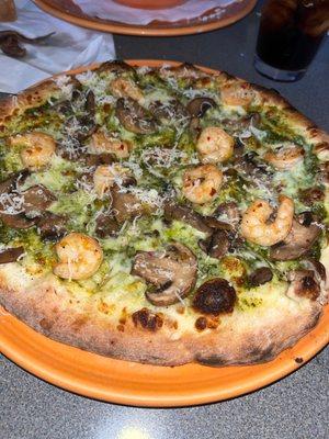 Pesto pizza with fire shrimp and mushrooms