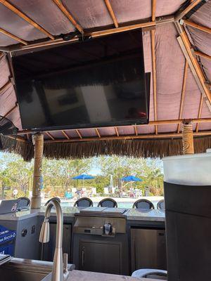 2 TVs. Frozen drinks. Grill with great burgers/veggie burgers too.