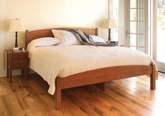 Shaker Queen Bed in Cherry