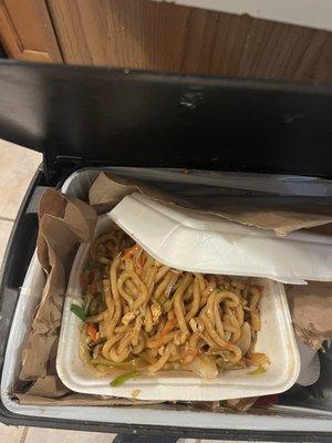 E18 E18. Yaki Udon