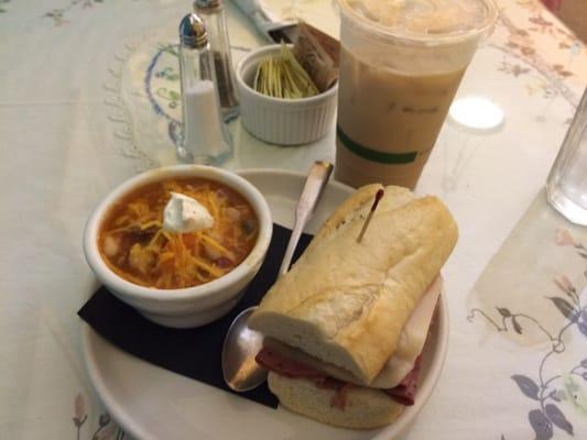 Sweet potato chili and hot mama sandwich