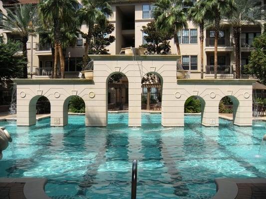 The resort pool at The Esplanade, one the apartment communites where Corporate Retreats has apartments.