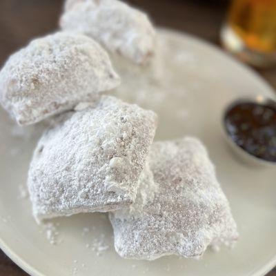 DELICIOUS BEIGNETS!