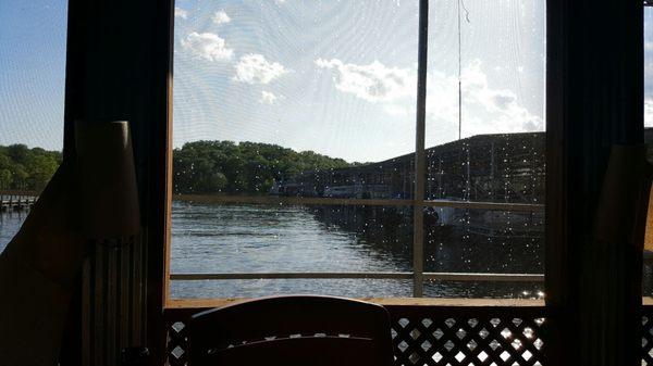 Water cooled shed !!! Lake view dining !