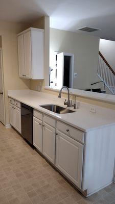 Kitchen countertop with 4'' backsplash using Sparkling White Quartz.