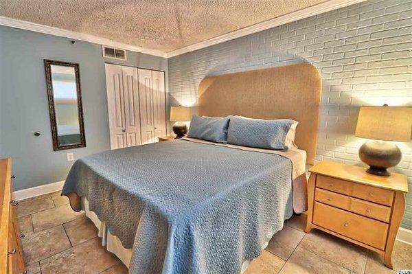 King bed, Travertine floors, closet.