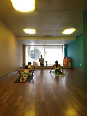 Classes  de Yoga en español cada jueves a las 10:30 de la mañana