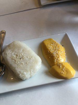 Sticky rice with mango