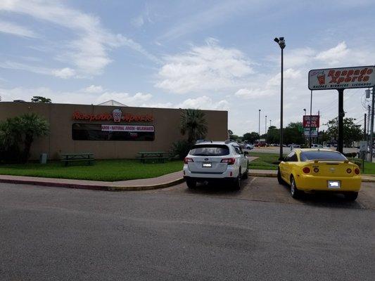 Raspado Xperts/ 5647 W Little York Rd