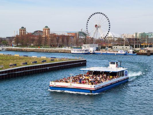 Architecture River Cruise departing from Navy Pier, Chicago.