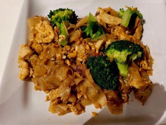 Pad see ew with chicken