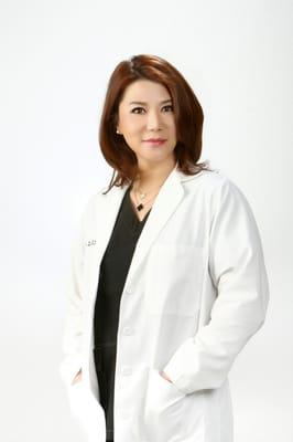 Susan Lee , DDS graduated from NYU and has over 17 years of clinical experience.