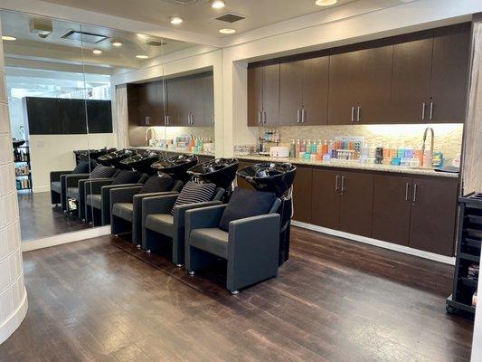 COMPLIMENTARY SHAMPOO & BEVERAGE 
are available to all our clients.