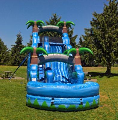 What better way to cool off during the summer heat than with our 18ft Blue Crush Water Slide!