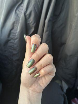 Metallic manicure