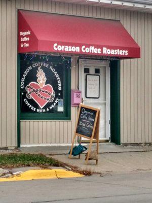 Ahh, the only view of the roaster I got. With a "be back soon" sign on the door.