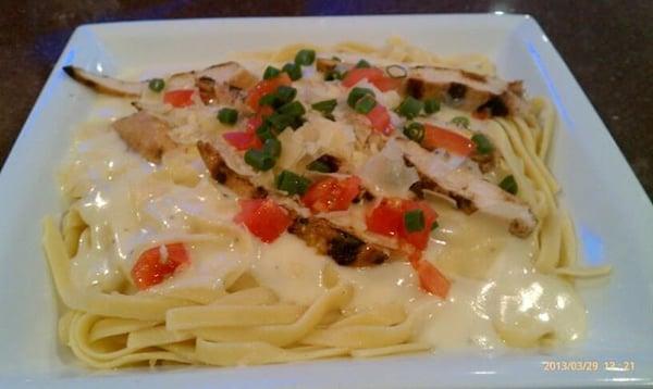 Chicken Fettuccine Alfredo is what olive garden wishes what there's was You have to try this.