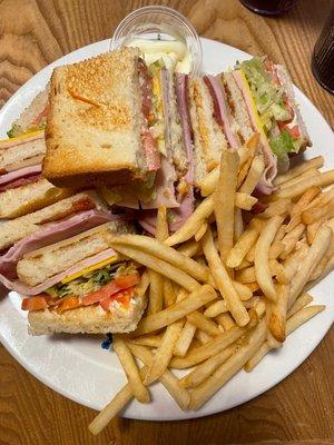 Classic Club Sandwich W/Fries