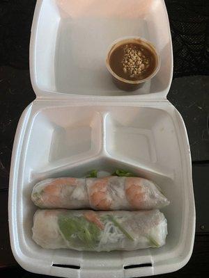 Spring rolls with peanut sauce