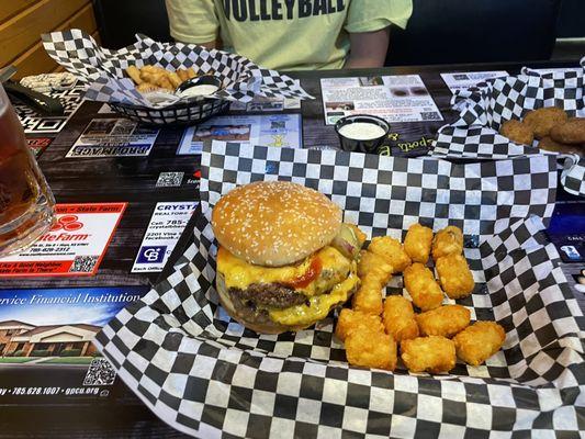 Q burger with tots