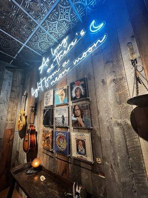 Decorative wall in the speakeasy