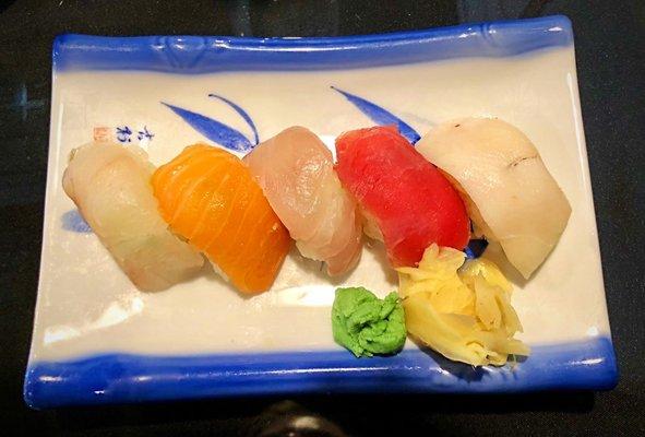 Sushi Appetizer: Nice variety.