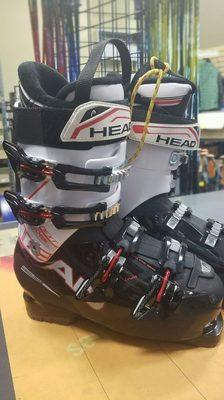 Our rental ski boots give you both comfort and control with a 4 buckle system.