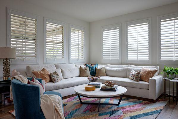 A contemporary Living Room with eclectic charm in Camarillo, California