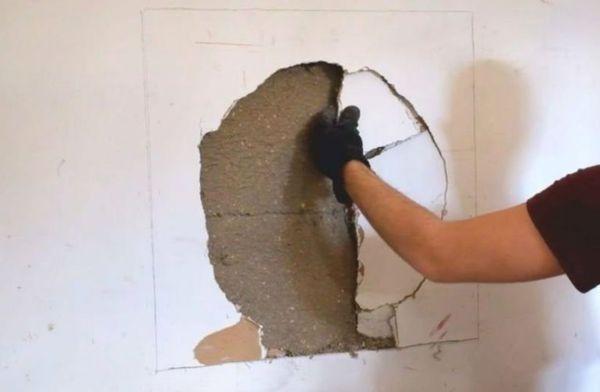 Fixing hole in the drywall