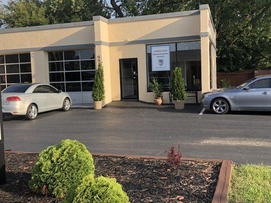 Brand new auto repair shop in Glendale.