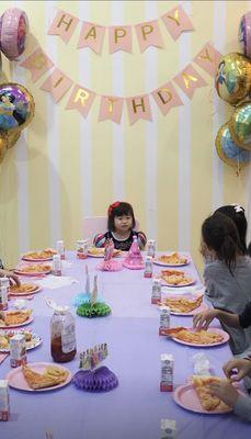 party room for kids to eat