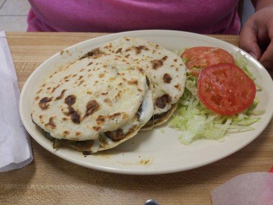 Gorditas de rajas con queso