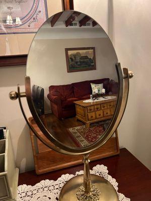 Hello, I'm looking to replace the glass on this vanity mirror. One side is magnified.  Would you be able to do this type of work?