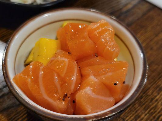 Salmon mango salad