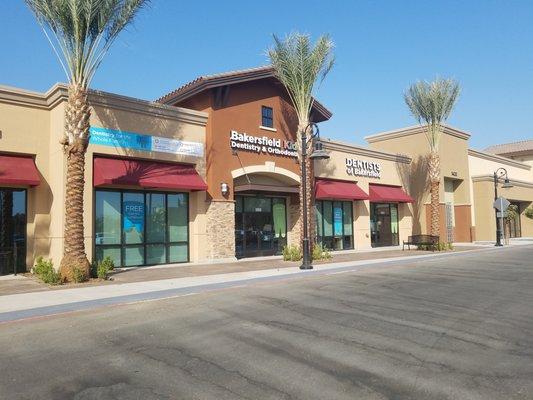 Looking for a family dentist in Bakersfield, CA? You have come to the right spot!