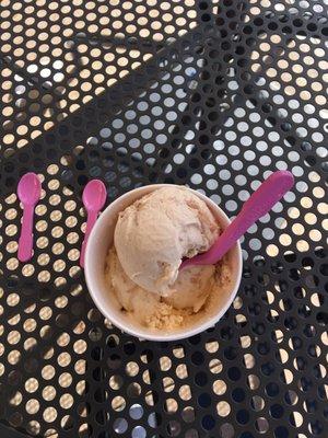 One scoop churro flavor and one scoop snicker doodle. Amazing