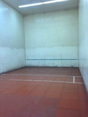 Court 4 has no windows.