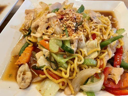 Thai Chow Mein with chicken